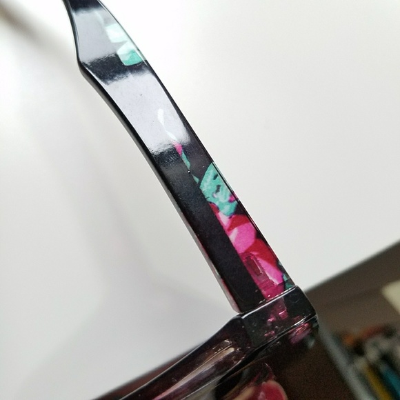 Retro-Chic Cat Eye Frames with Floral Pattern Trim - Picture 6 of 8